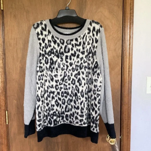 Relist2/18 Skye’s the Limit abstract animal print comfy soft sweater 2X - Picture 8 of 17